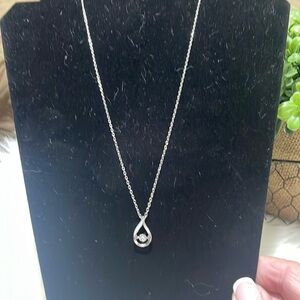 -00088 NWOT MOISSANITE PENDANT NECKLACE